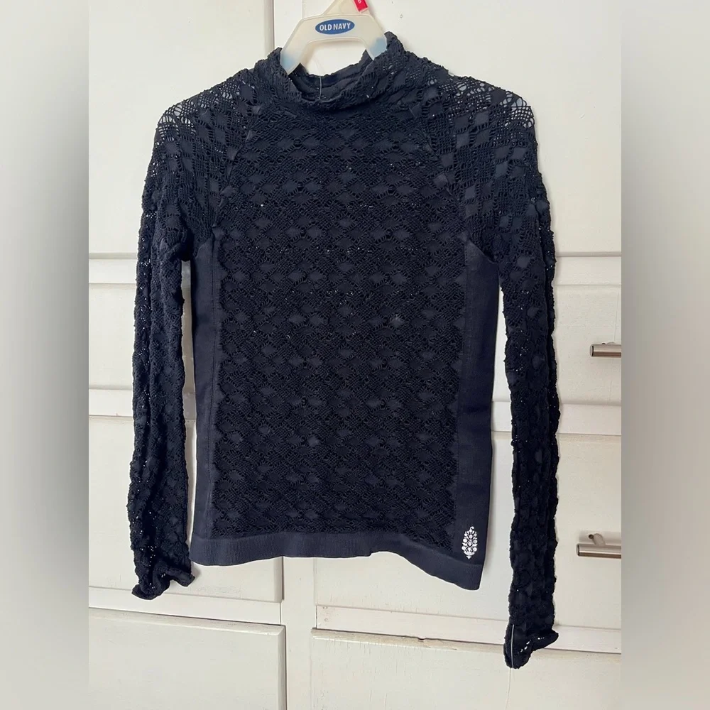 Free People Diamond Lace mock neck top in black size m/l